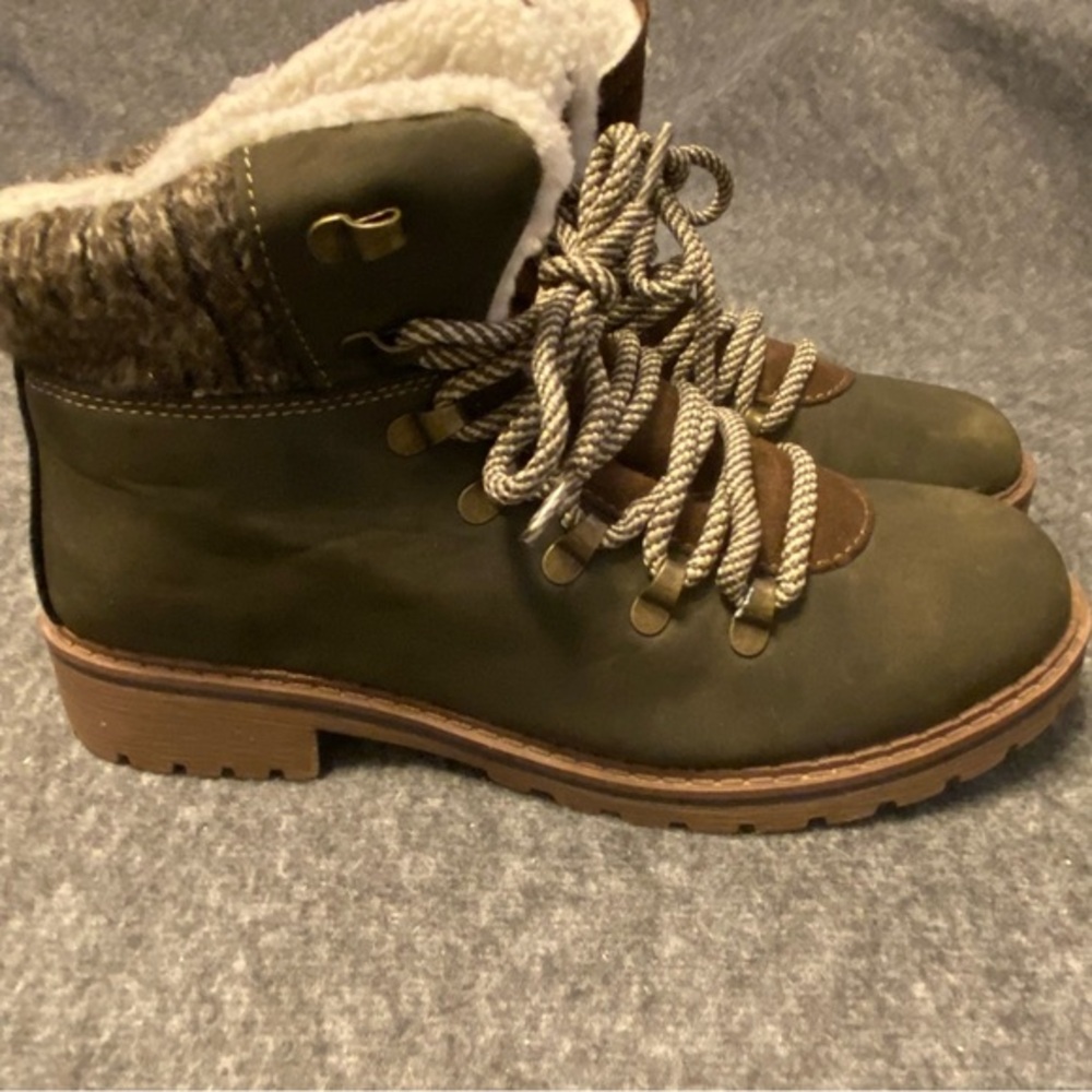 Massini Hiker Boots Women’s Size 9 Tinted Green Leather Faux Sherpa Lining Flaws